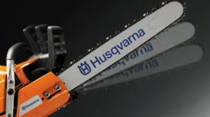 Акумулаторен верижен трион Husqvarna 225i с батерия и зарядно