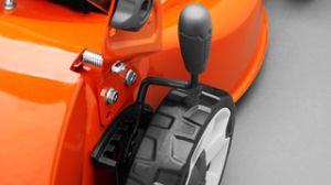 Husqvarna Акумулаторна косачка LC137i комплект с батерия 5 Ah и бързо зарядно