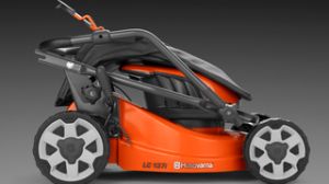 Husqvarna Акумулаторна косачка LC137i комплект с батерия 5 Ah и бързо зарядно