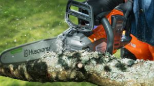 Husqvarna Акумулаторен верижен трион 215i за прецизно рязане