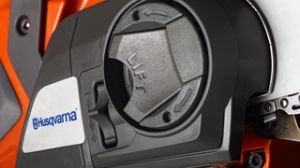 Husqvarna Акумулаторен верижен трион 215i за прецизно рязане