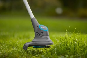 Акумулаторен тример GARDENA  SmallCut  23 см 18V P4A  в комплект с батерия 2.5Ah + зарядно AL 18 V.