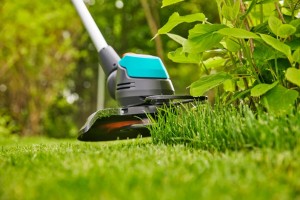 GARDENA Акумулаторен тример EasyCut 23/18V P4A в комплект с батерия 2,0 Ah + зарядно 18 V