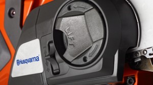 Husqvarna Акумулаторен верижен трион 230i комплект с батерия 4 Ah и зарядно